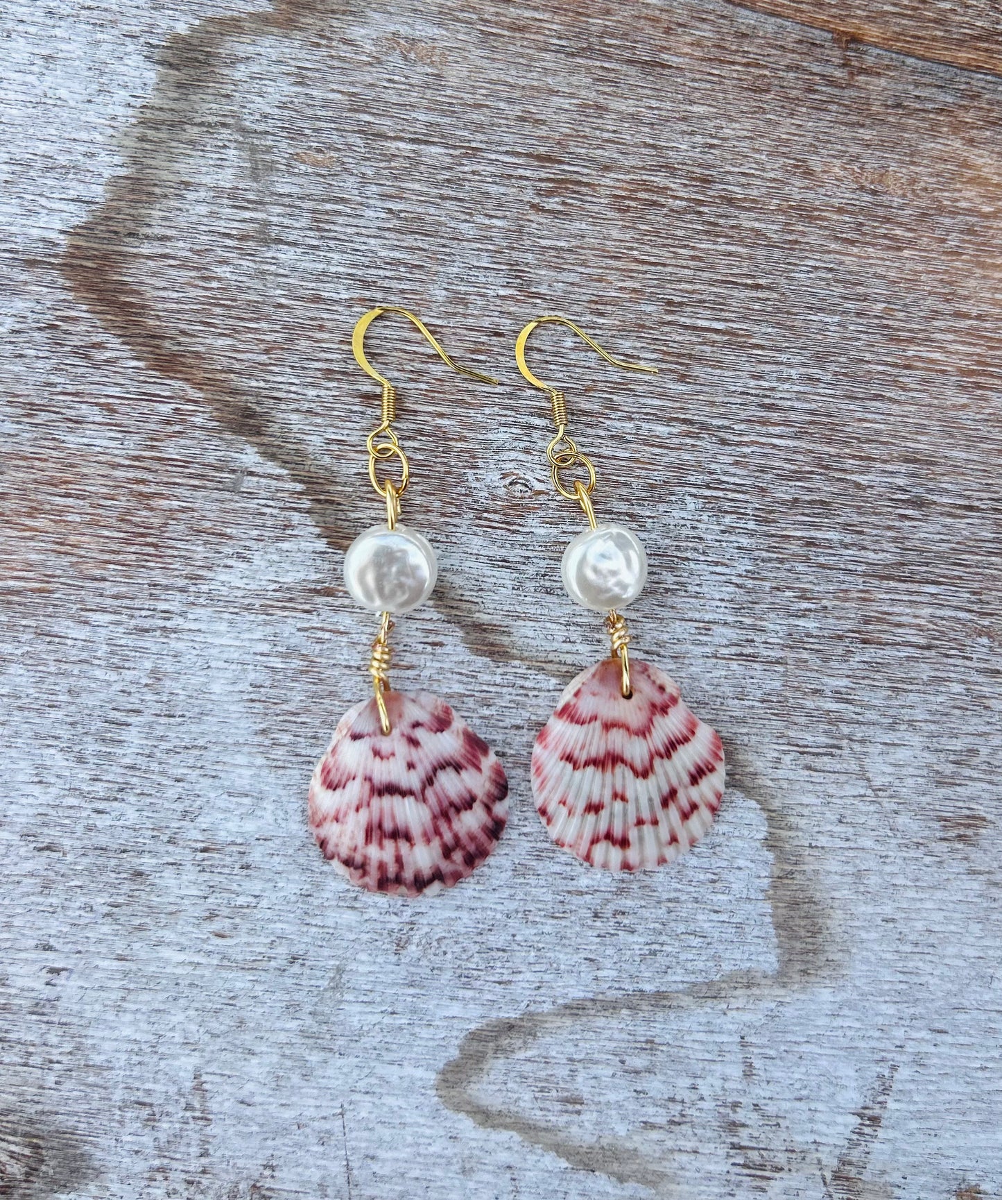 Dangle Scallop Earrings with Flat Pearl